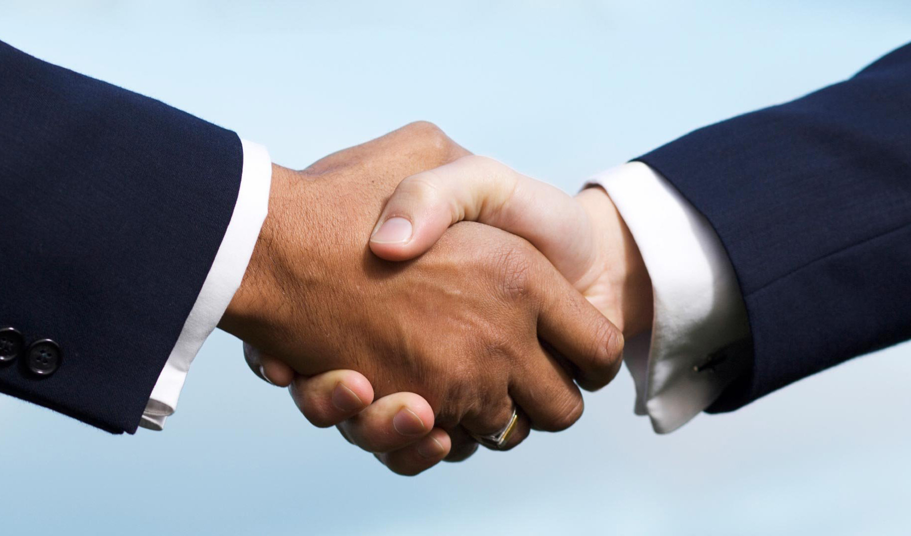 рукопотискання чоловіків