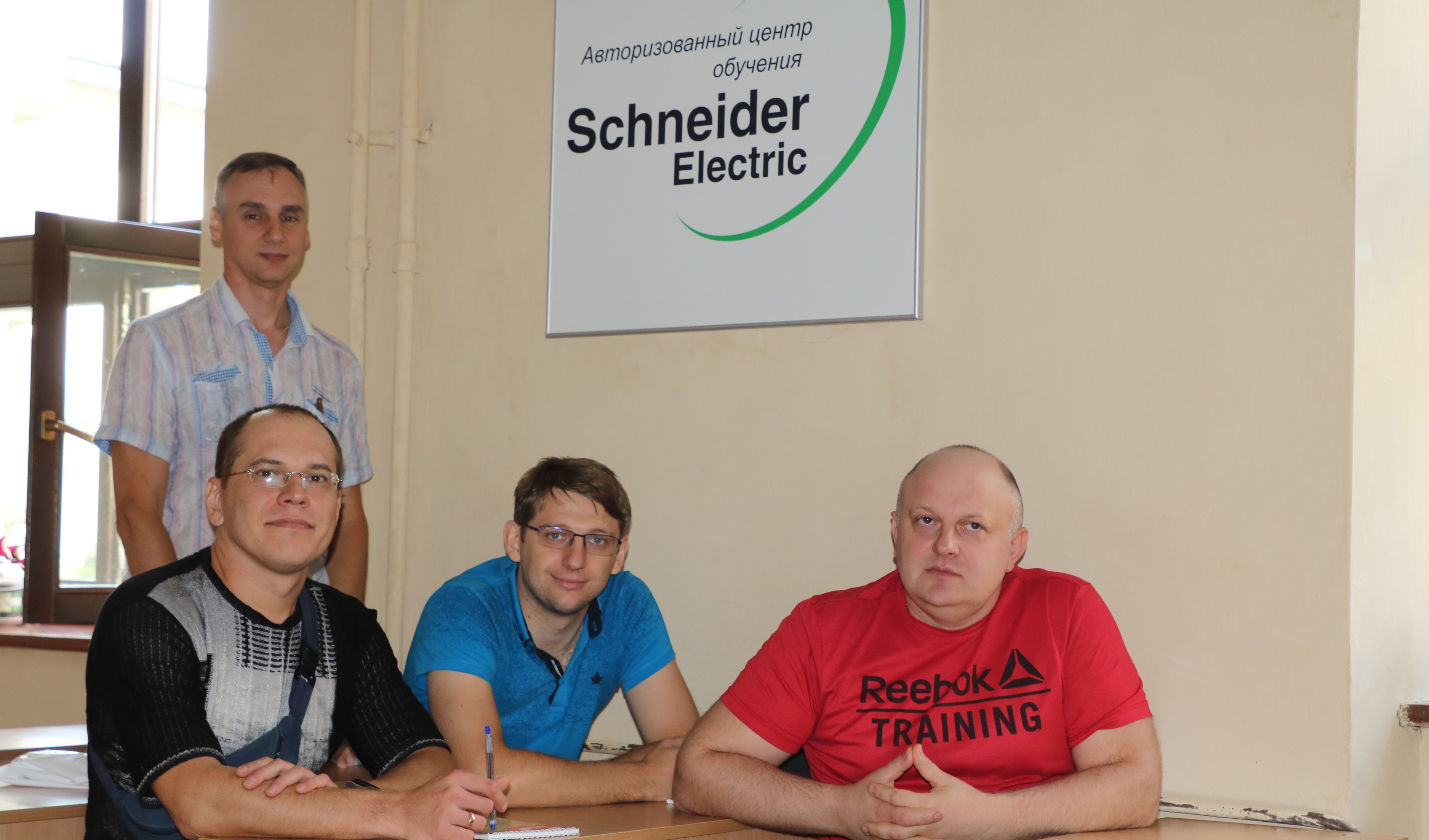 фахівці з металургійного комбінату «Азовсталь»