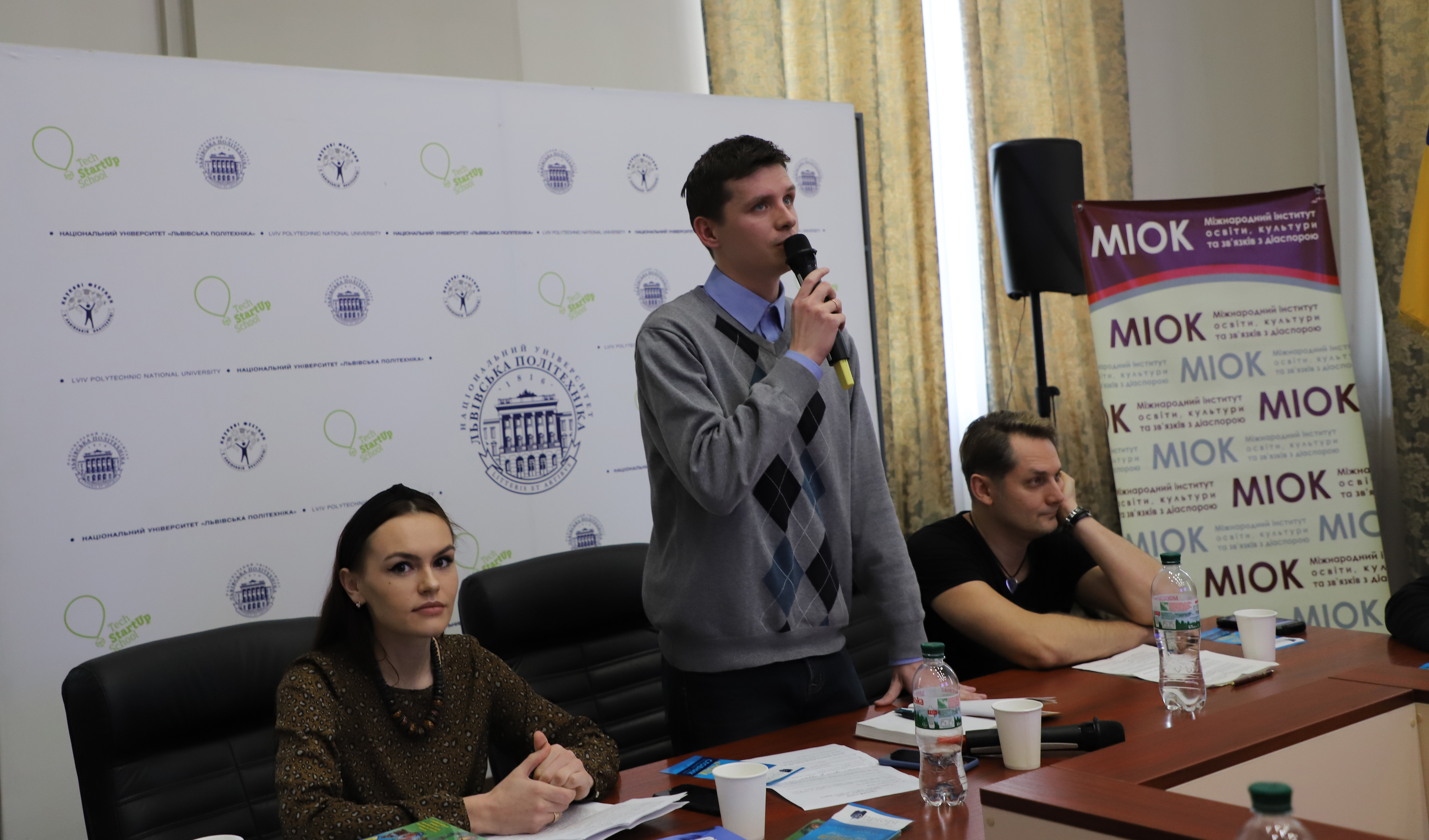 учасники дискусії «Українська в мережі: дискусія»