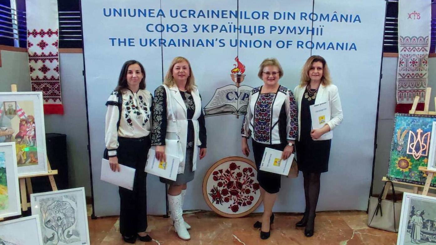 Фото із заходу