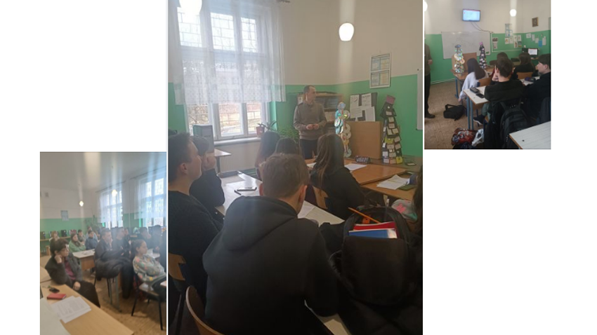 Фото із заходу