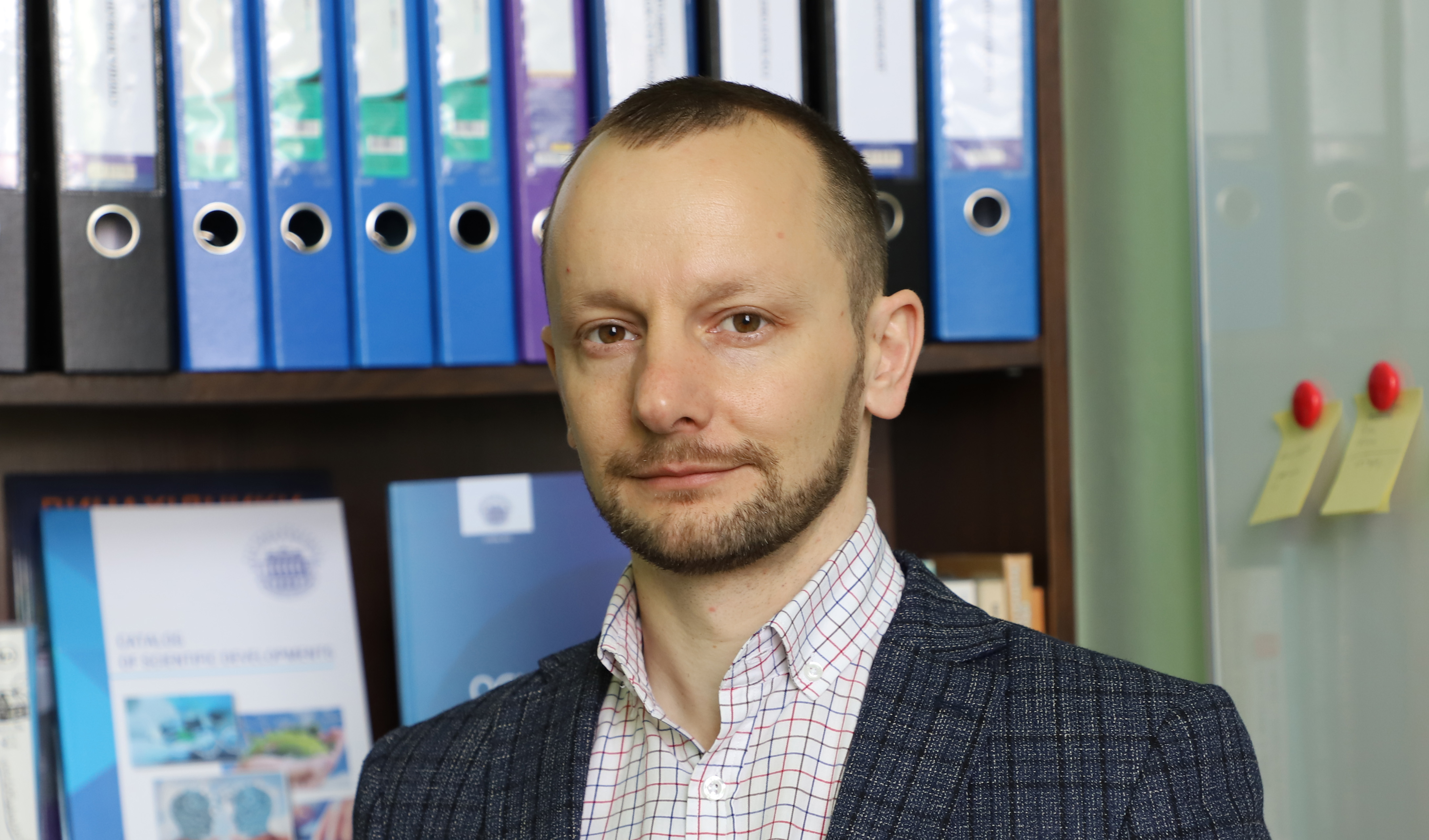 Роман Небесний