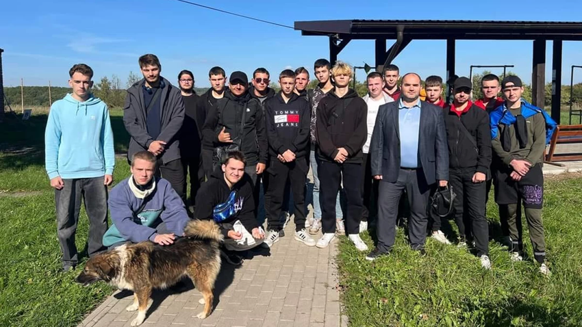 Фото із заходу