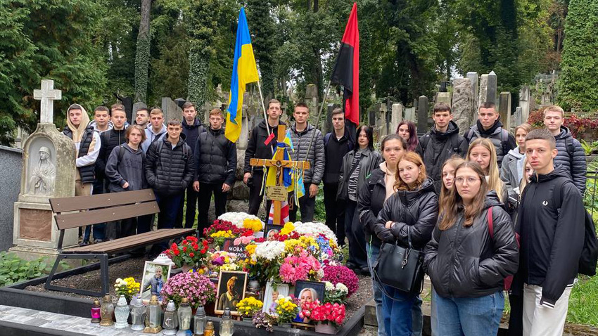 Фото з відвідин цвинтаря