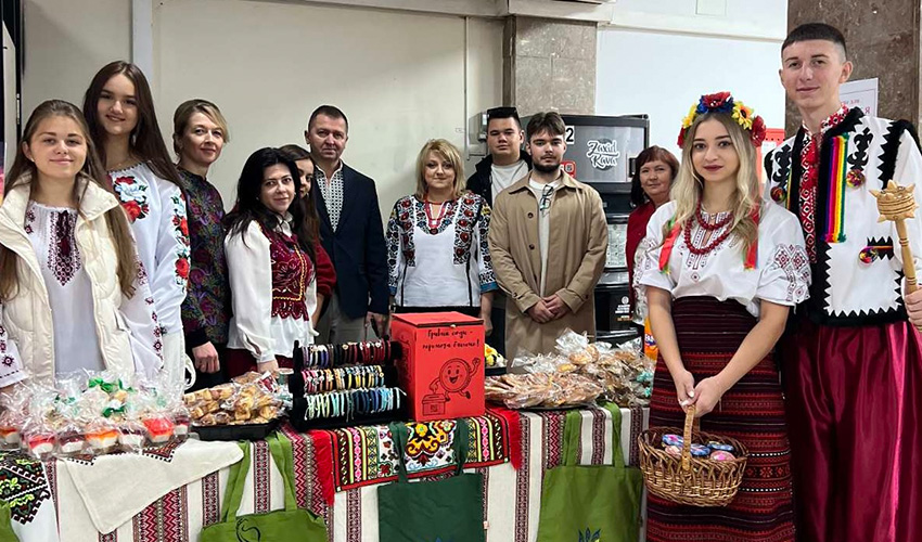 Фото із заходу