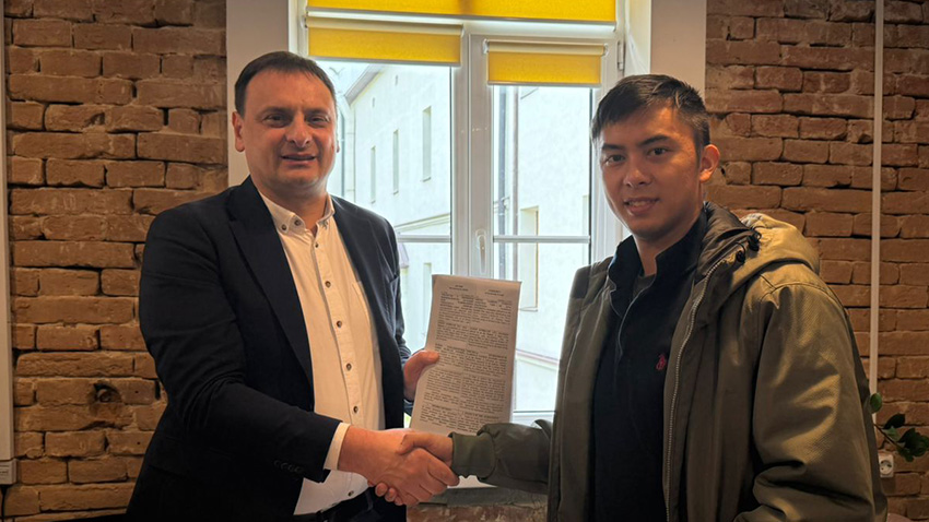 Фото з підписання угоди