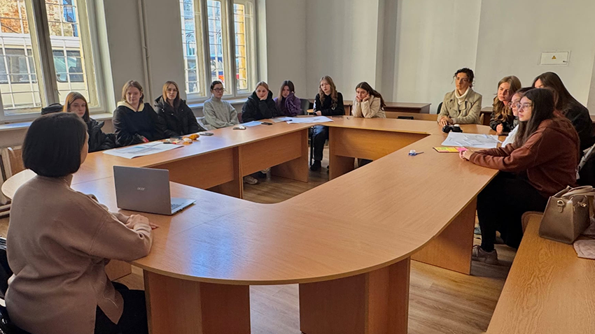 Фото із заходу