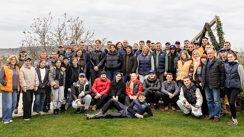 Фото із заходу