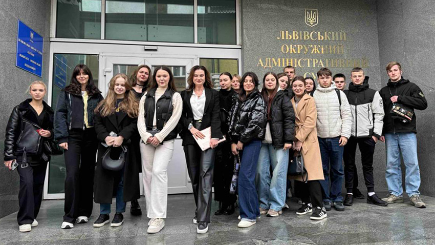 Фото з відвідин суду