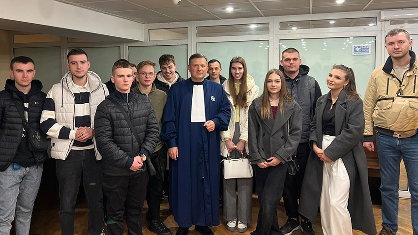 Фото з відвідин суду