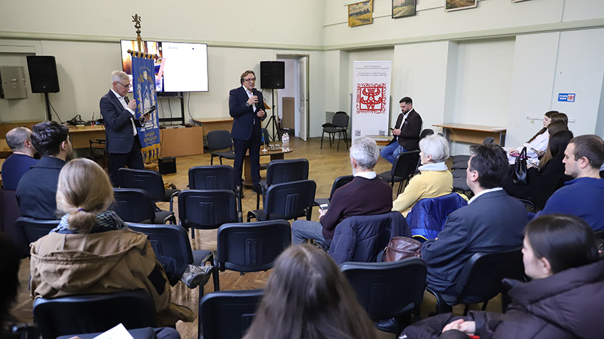 Фото із заходу в НТБ