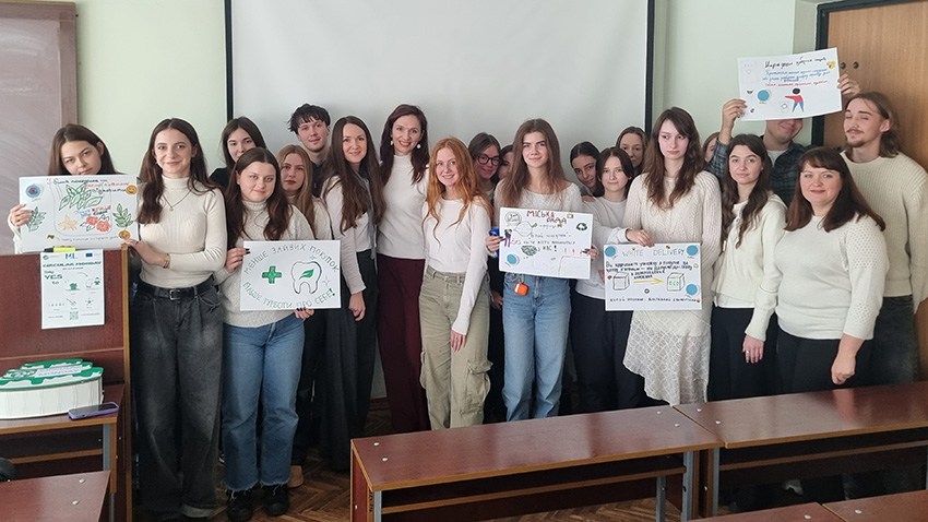 Фото із заходу