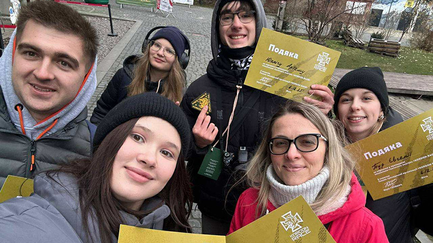 Фото із заходу