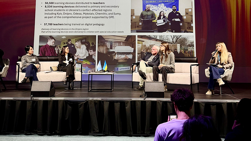 Фото із заходу