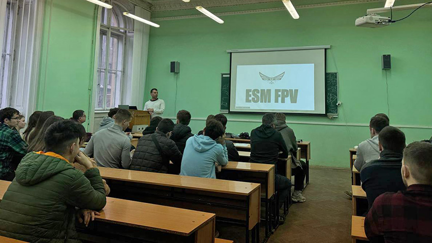 Фото із заходу