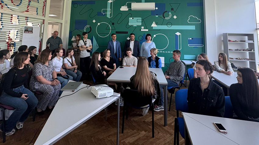 Фото з нагородження переможців конкурсу