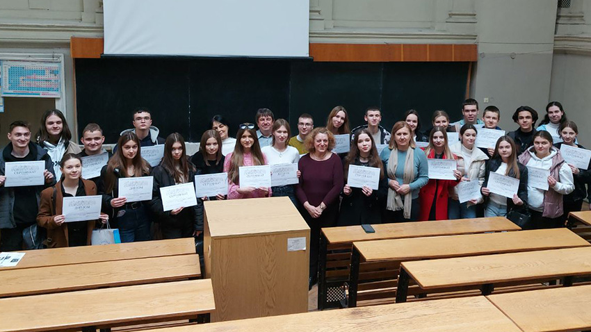 Фото з нагородження переможців олімпіади