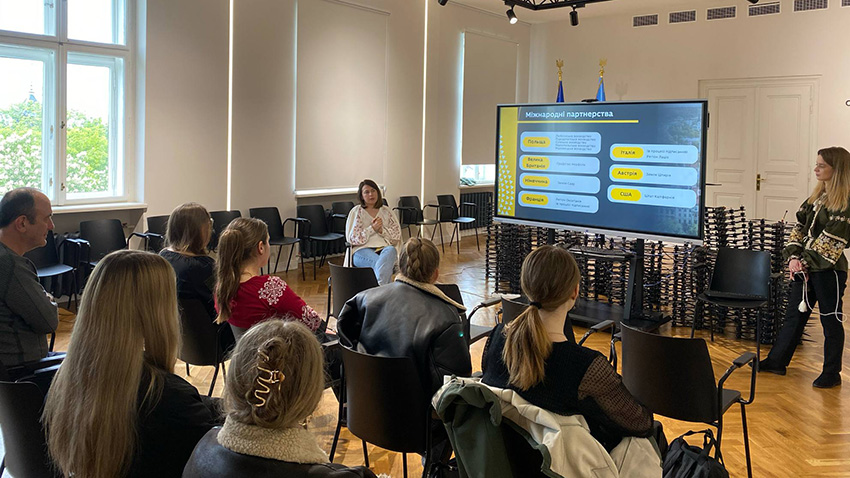 Фото з відвідин ЛОВА