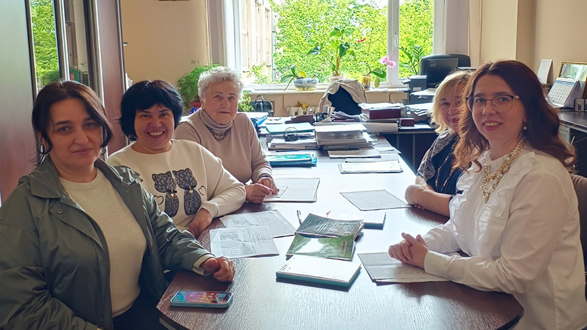 Фото із заходу