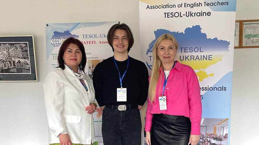 Фото із заходу