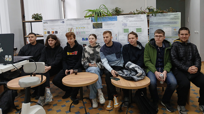 Фото із заходу