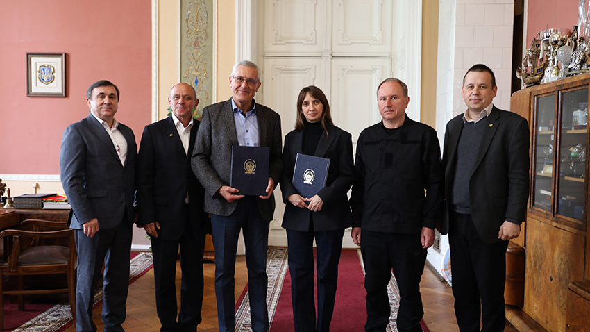 Фото з підписання меморандуму