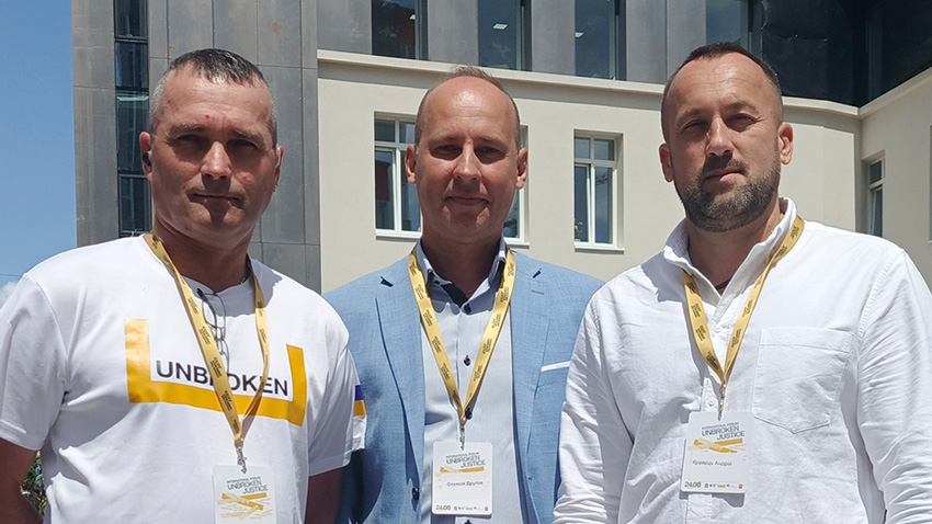 Фото із заходу