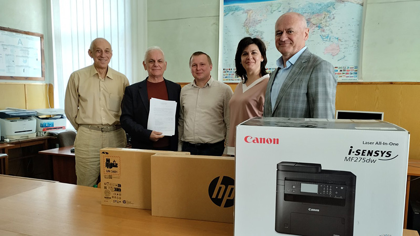 Інженер кафедри КППВ Олександр Салко, завідувач кафедри Іван Регей, начальник юридичного відділу ВД «Укрпол» Іван Мокрицький, менеджер з персоналу ВД «Укрпол» Ольга Скрипець, професор кафедри Олег Книш