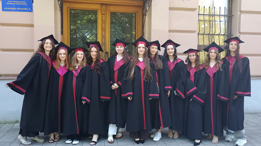 Фото із вручення дипломів