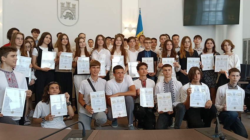 Фото з нагородження переможців