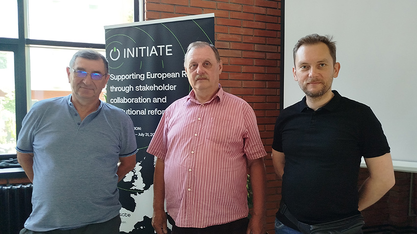 Фото із заходу