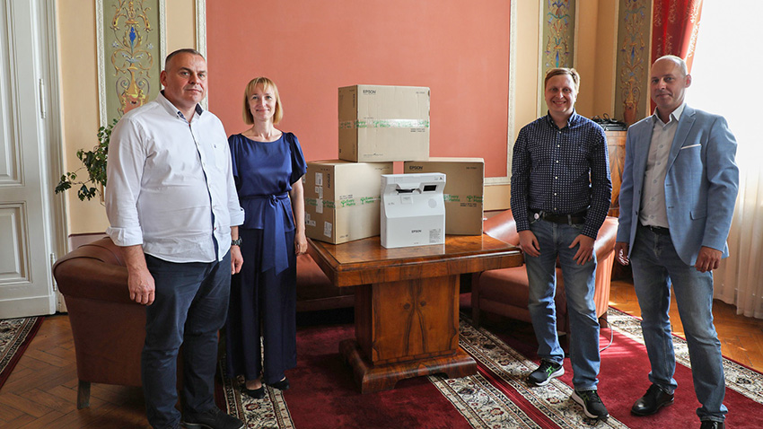 Фото із передавання обладнання