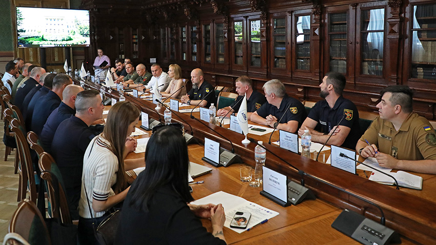 Фото із круглого столу