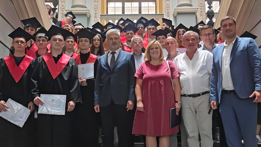 Фото із вручення дипломів