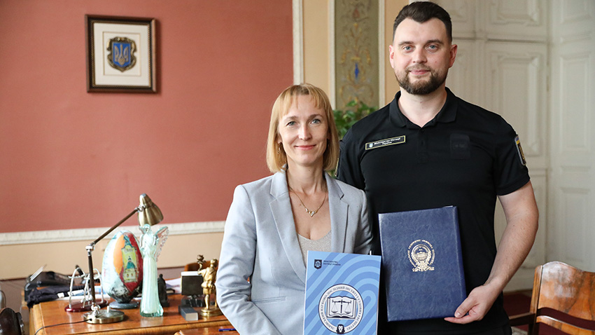 Фото з підписання угоди про співпрацю