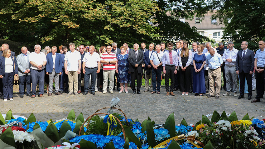 Фото із вшанування пам’яті розстріляних львівських професорів