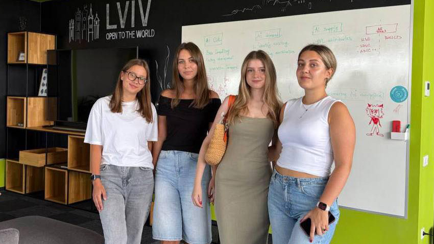 Другокурсниці кафедри ІСМ