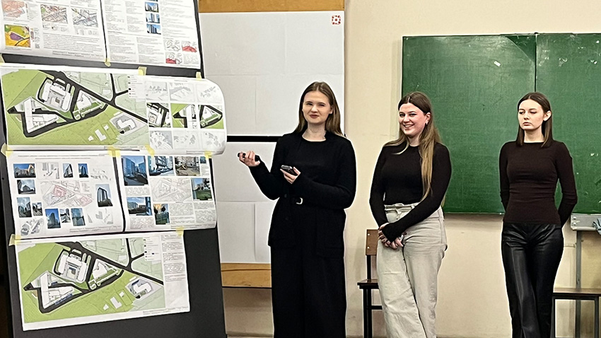 Фото із заходу