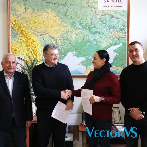 Фото з підписання угоди про співпрацю