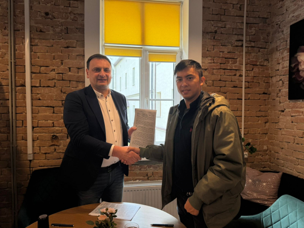 Фото з підписання угоди