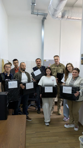 Фото з передавання Aquior