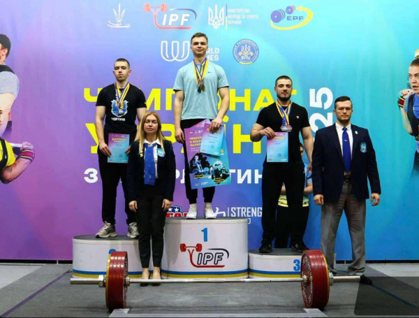 Фото з нагородження переможців