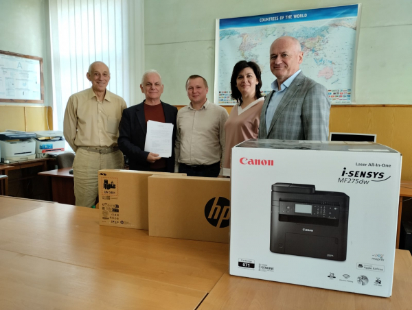 Інженер кафедри КППВ Олександр Салко, завідувач кафедри Іван Регей, начальник юридичного відділу ВД «Укрпол» Іван Мокрицький, менеджер з персоналу ВД «Укрпол» Ольга Скрипець, професор кафедри Олег Книш