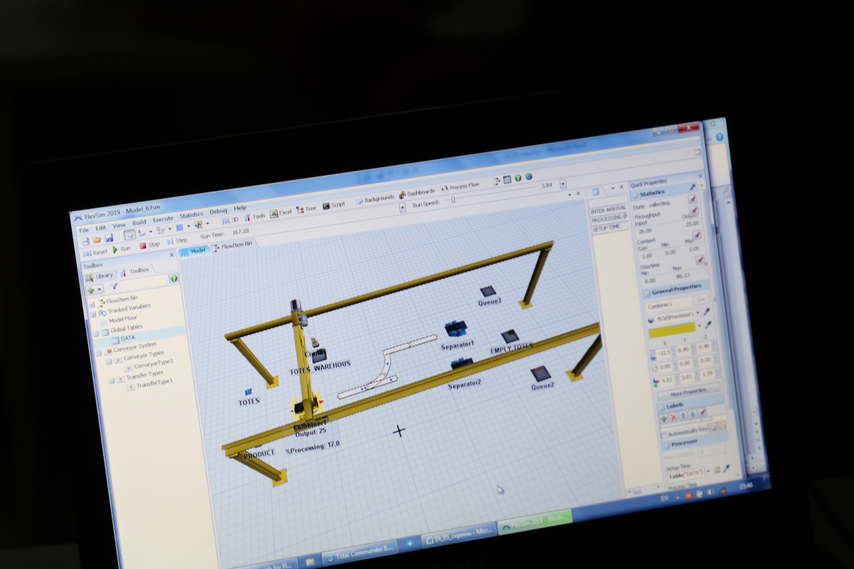 Викладачі політехніки вивчають програму FlexSim