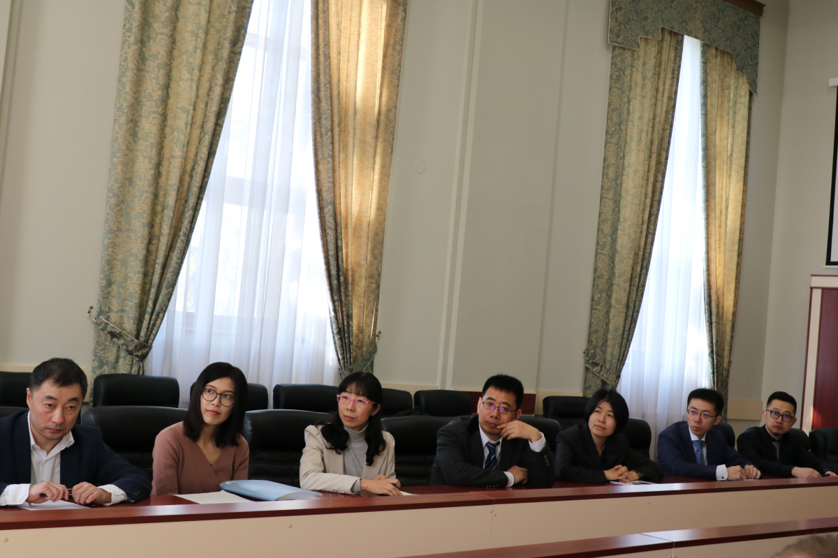 на зустрічі з делегацією з Китаю