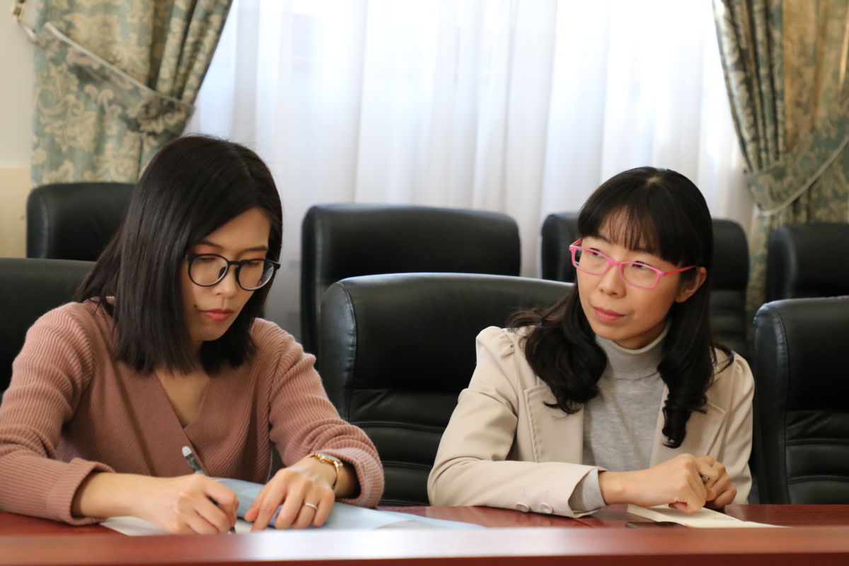 на зустрічі з делегацією з Китаю