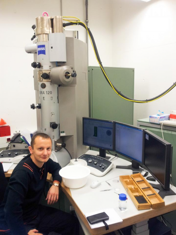 Роман Небесний