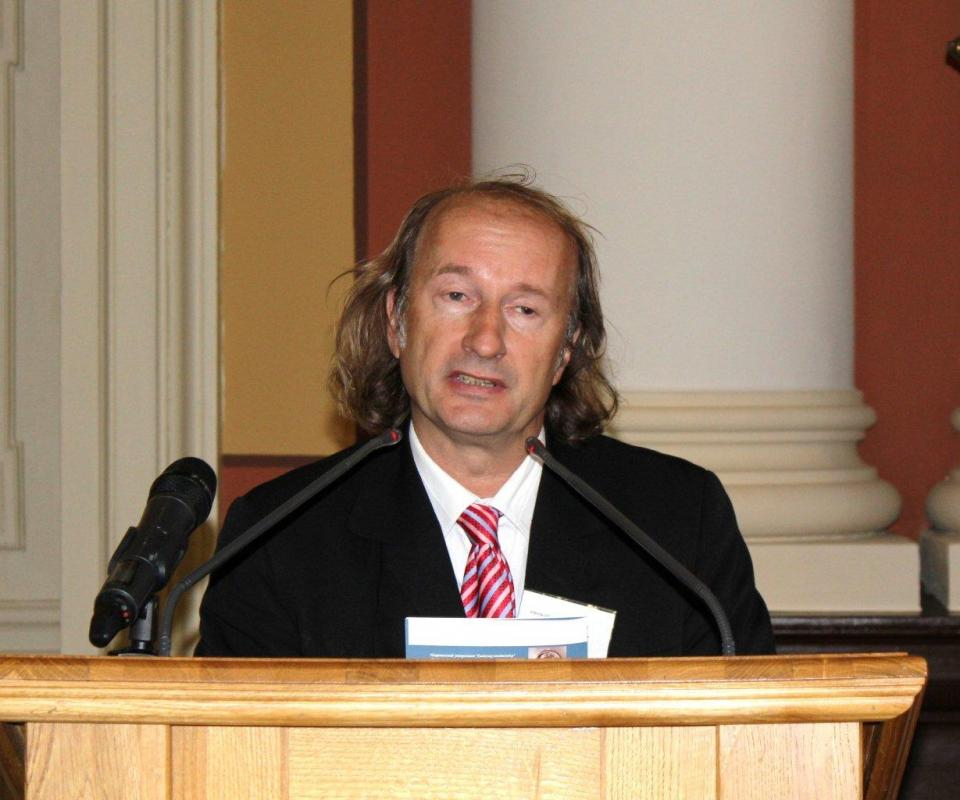 на симпозіумі з проблем сучасної архітектури та містобудування