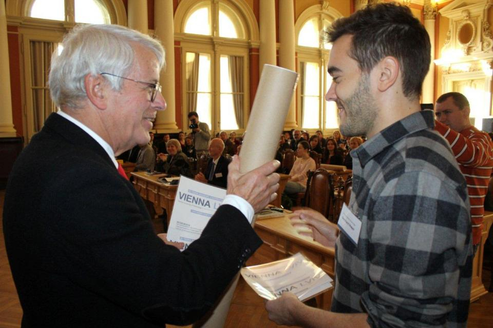 на симпозіумі з проблем сучасної архітектури та містобудування