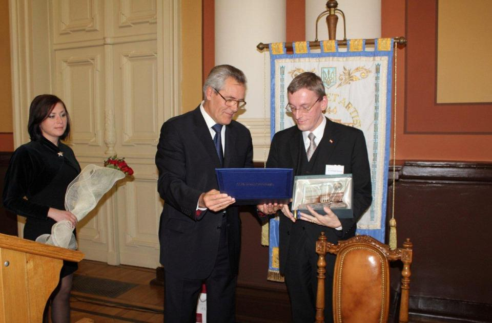 на симпозіумі з проблем сучасної архітектури та містобудування